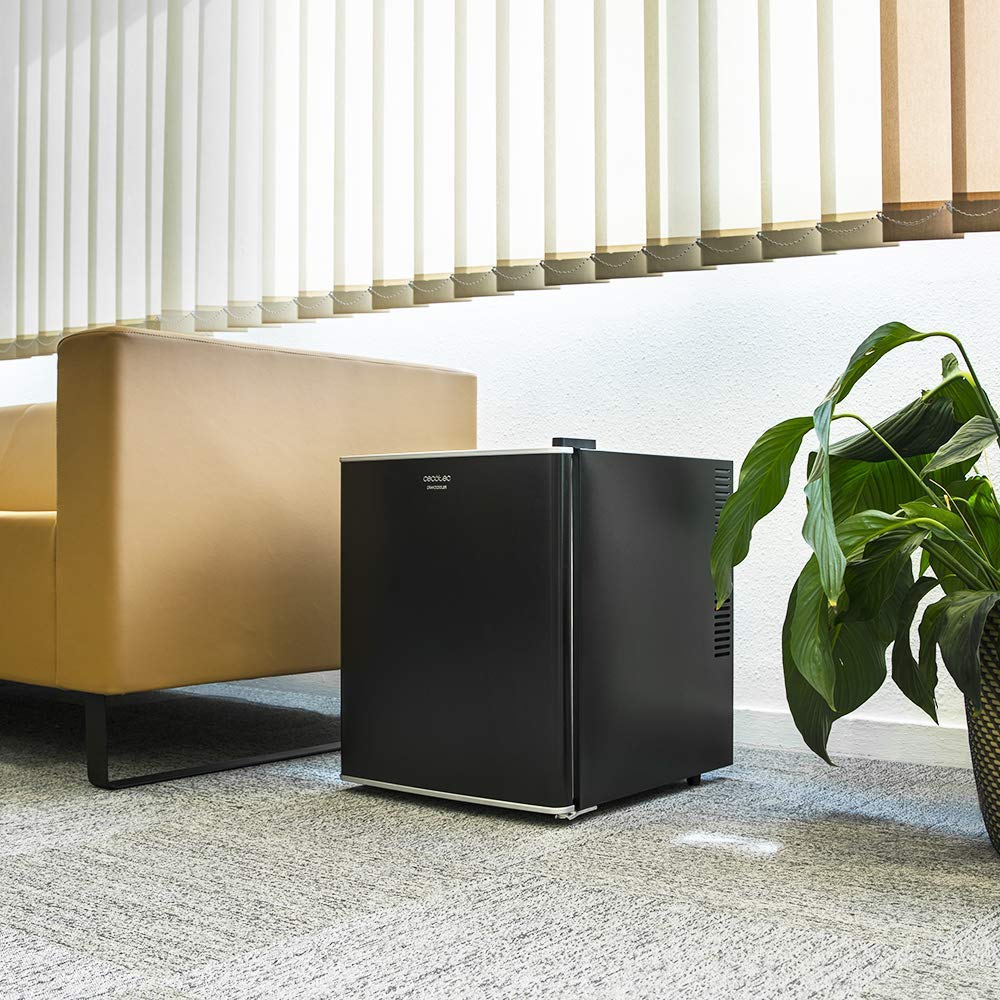 Cecotec GrandCooler 10000 MiniBar 46L, Silencioso, Negro